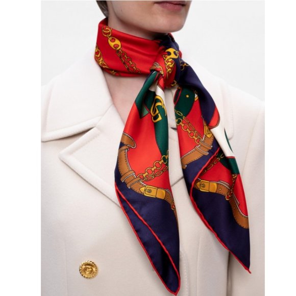 HOST PICK 💕GUCCI Patterned Logo Scarf New With Tag - Picture 2 of 4